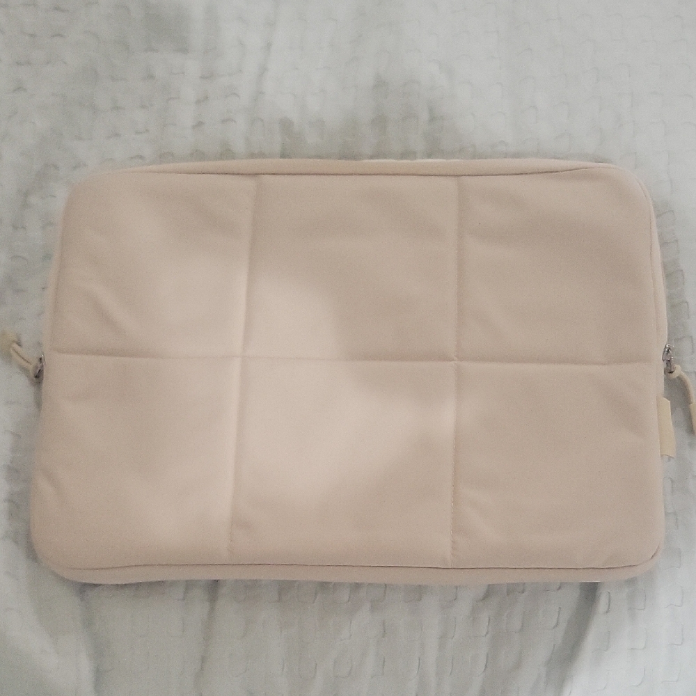 Kinmac Quilted Laptop Sleeve in Cream